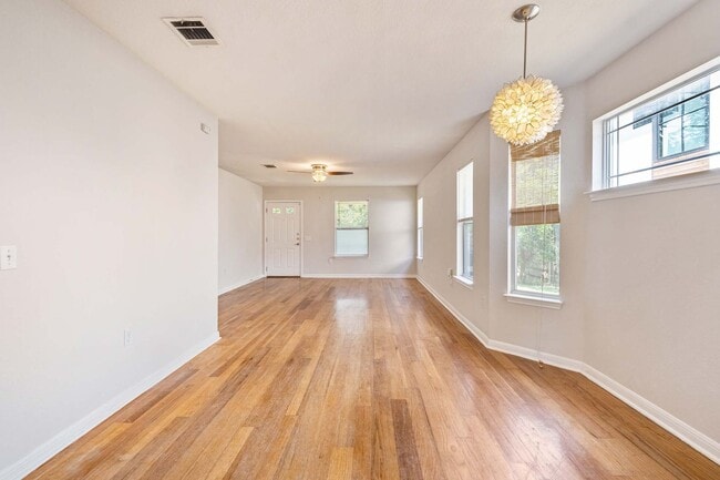 Building Photo - Charming East Austin 2 Bedroom, 2 Bath Home off of Cesar Chavez