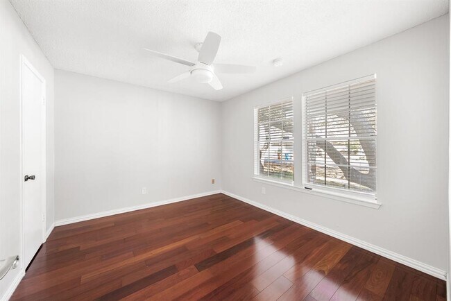 Building Photo - 8303 Wexford Dr