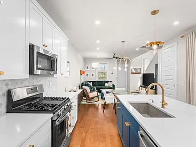 Building Photo - Luxury Living in Reed’s Crossing – Designe...