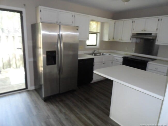 Building Photo - 593 Countrytown Dr