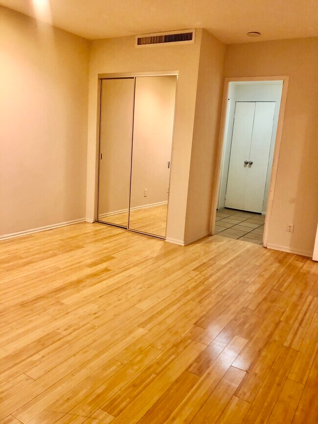 Building Photo - 2170 Century Park E