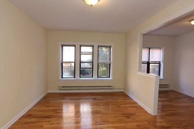 Building Photo - 627 W Cornelia Ave