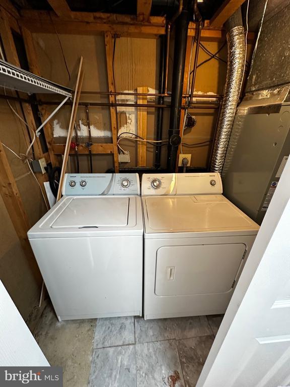 Building Photo - 8305 Pondside Terrace