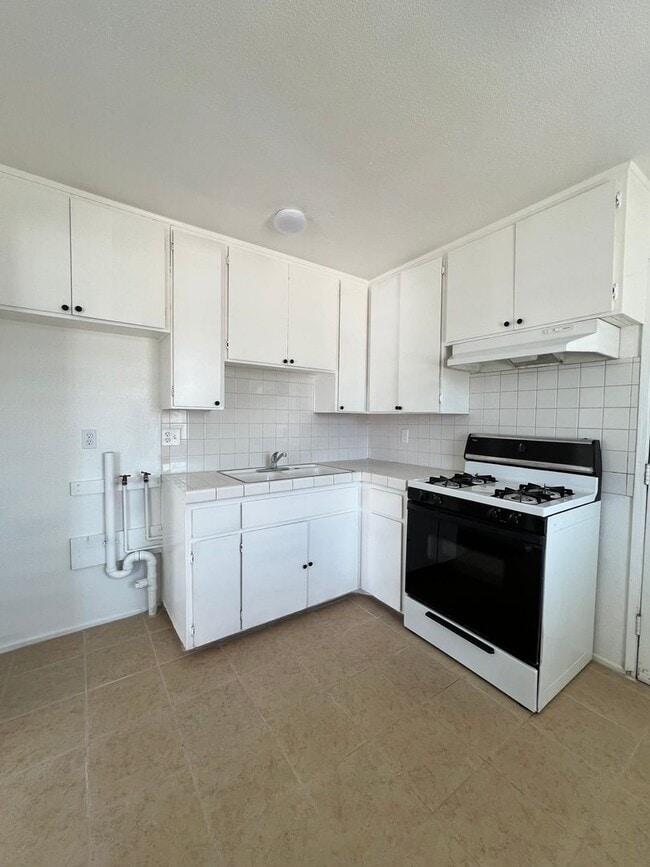 Building Photo - 1 Bedroom 1 Bathroom House with Fenced Yard+