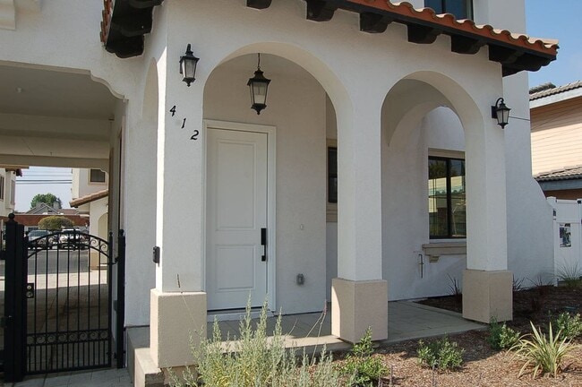 Building Photo - 425 W Duarte Rd