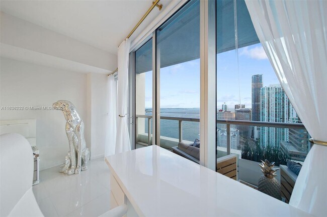 Building Photo - 495 Brickell Ave