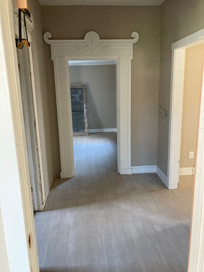 Building Photo - 2 Bedroom 1 Bath in the Village of Manlius- Only $750 Security Deposit