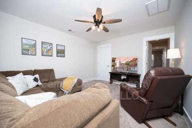 Building Photo - 225 Whirlaway Dr