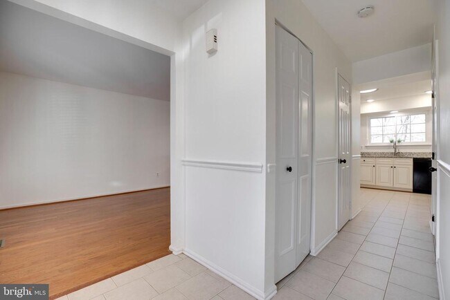 Building Photo - 6012 Westbourne Pl