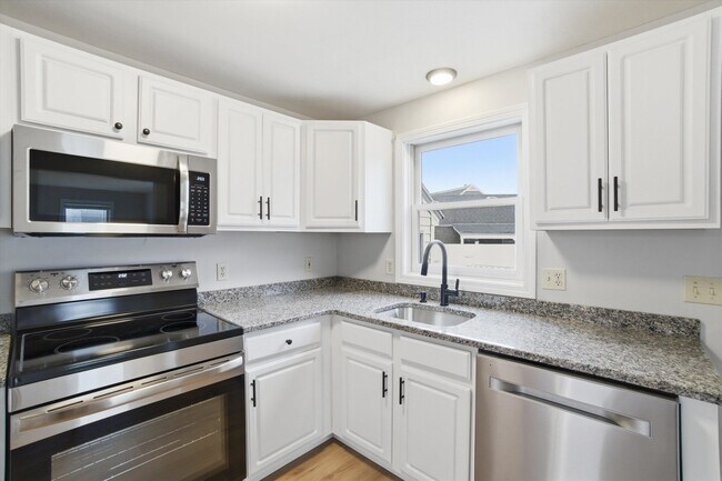 Building Photo - 14 Plummer Rd