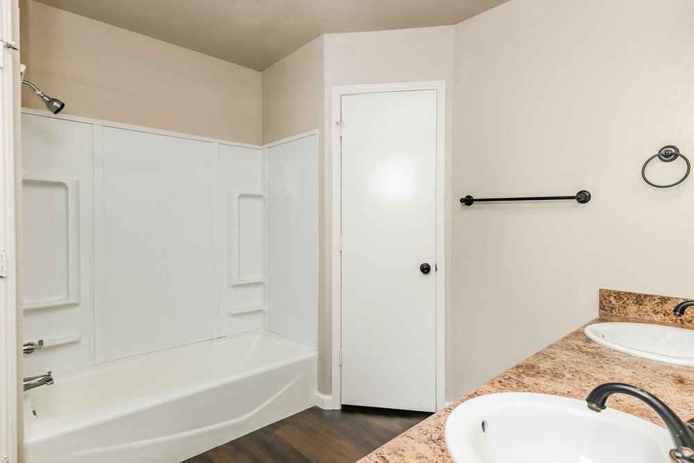 Building Photo - 1225 Cozby St W