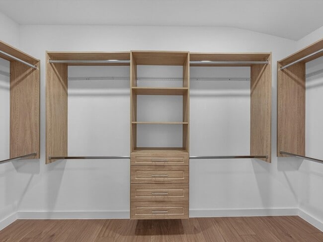 Building Photo - 1826 Woodcrest Dr