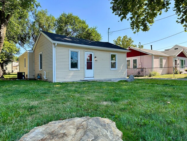 Building Photo - 2 Bedroom with Bonus Room Near Fairgrounds