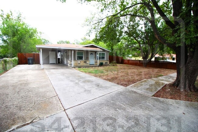 Primary Photo - 205 E Vardeman Ave