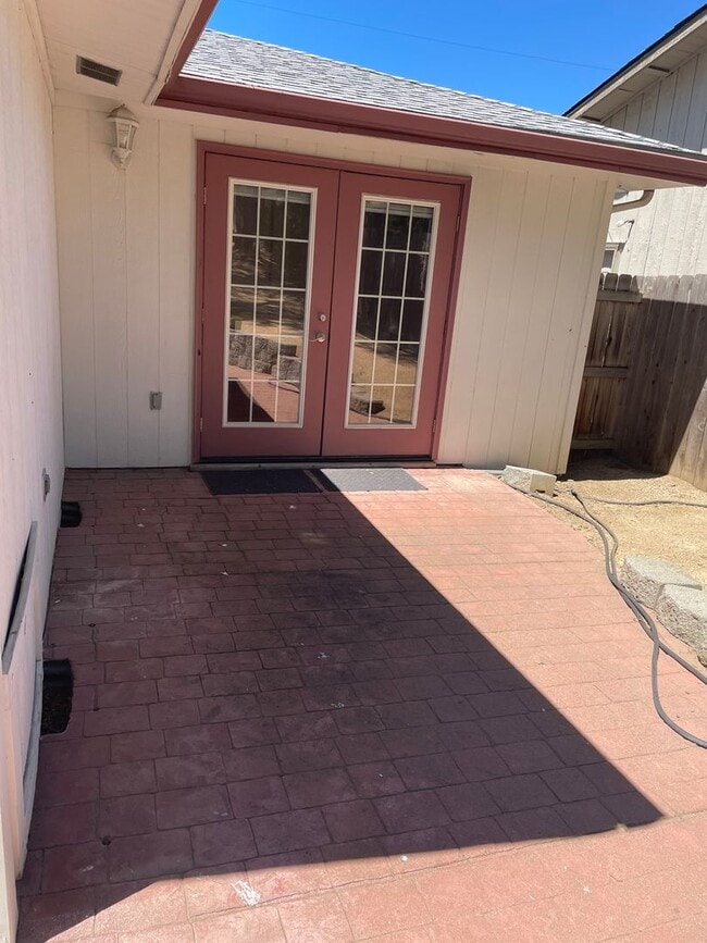 Building Photo - Nice 3 Bedroom 2 Bath Home-Office Space-Located in a Quiet East Medford  Nieghborhood East Medford