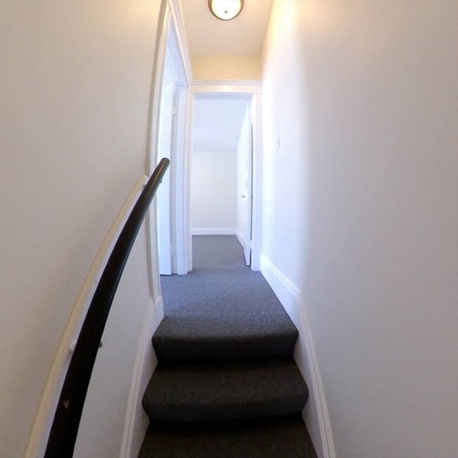 Building Photo - 11 Banks St