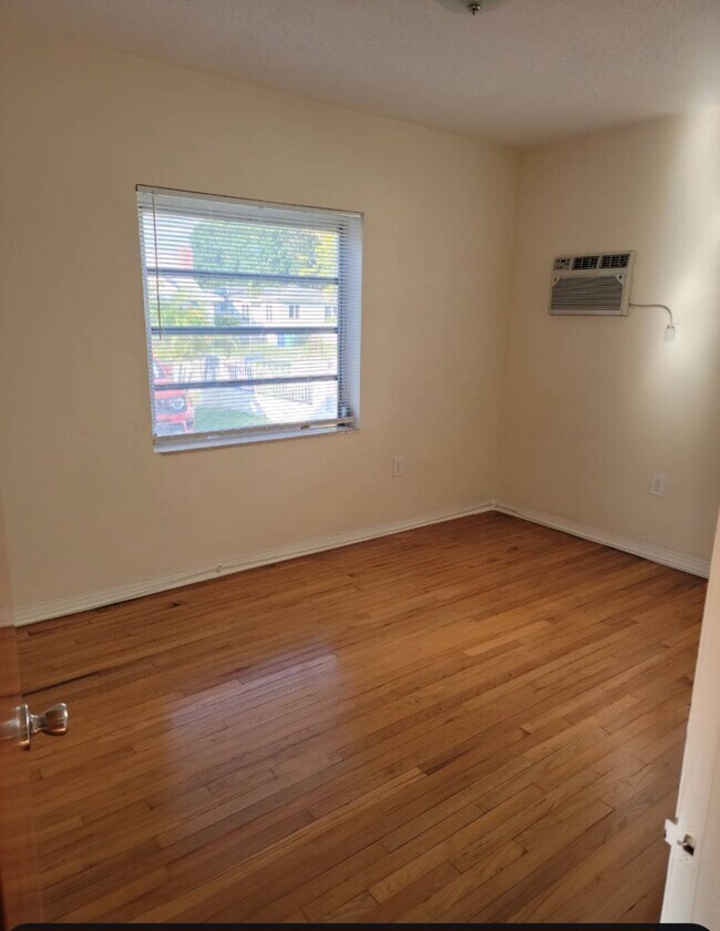 Building Photo - 3122 SW 25th Ter