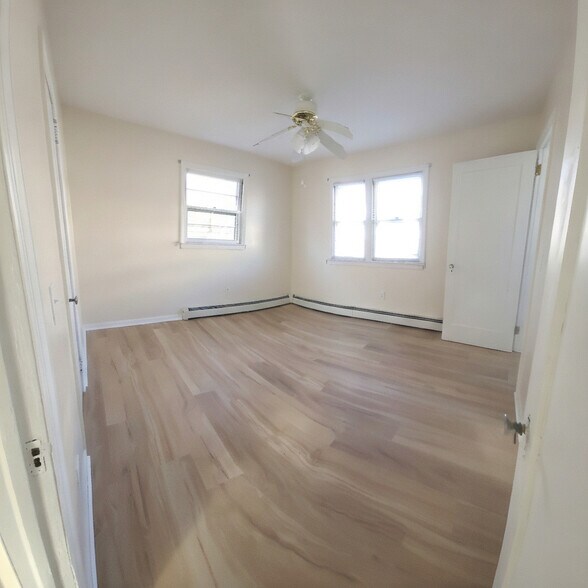 front bedroom - 211 Sheridan Ave