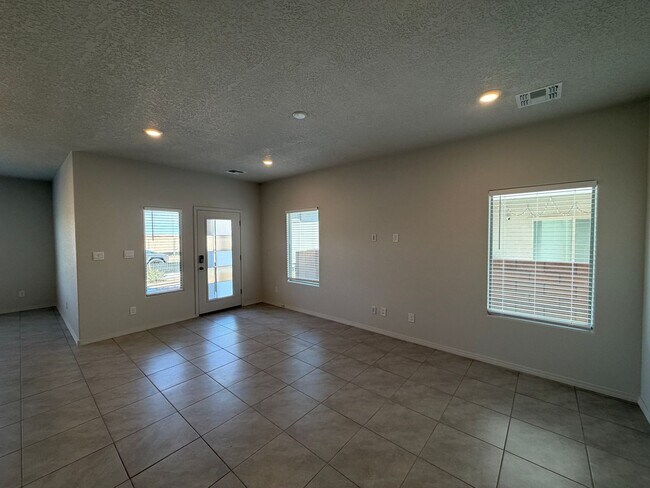 Building Photo - 6118 Chicago Dr SE