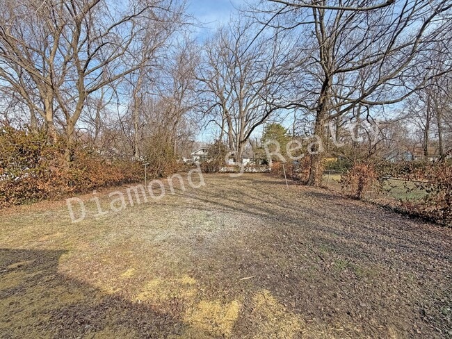 Building Photo - **Stunning Renovated 1-Bed Home Now Available**