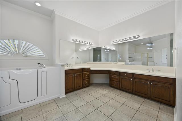 Building Photo - 2045 Chisholm Trail