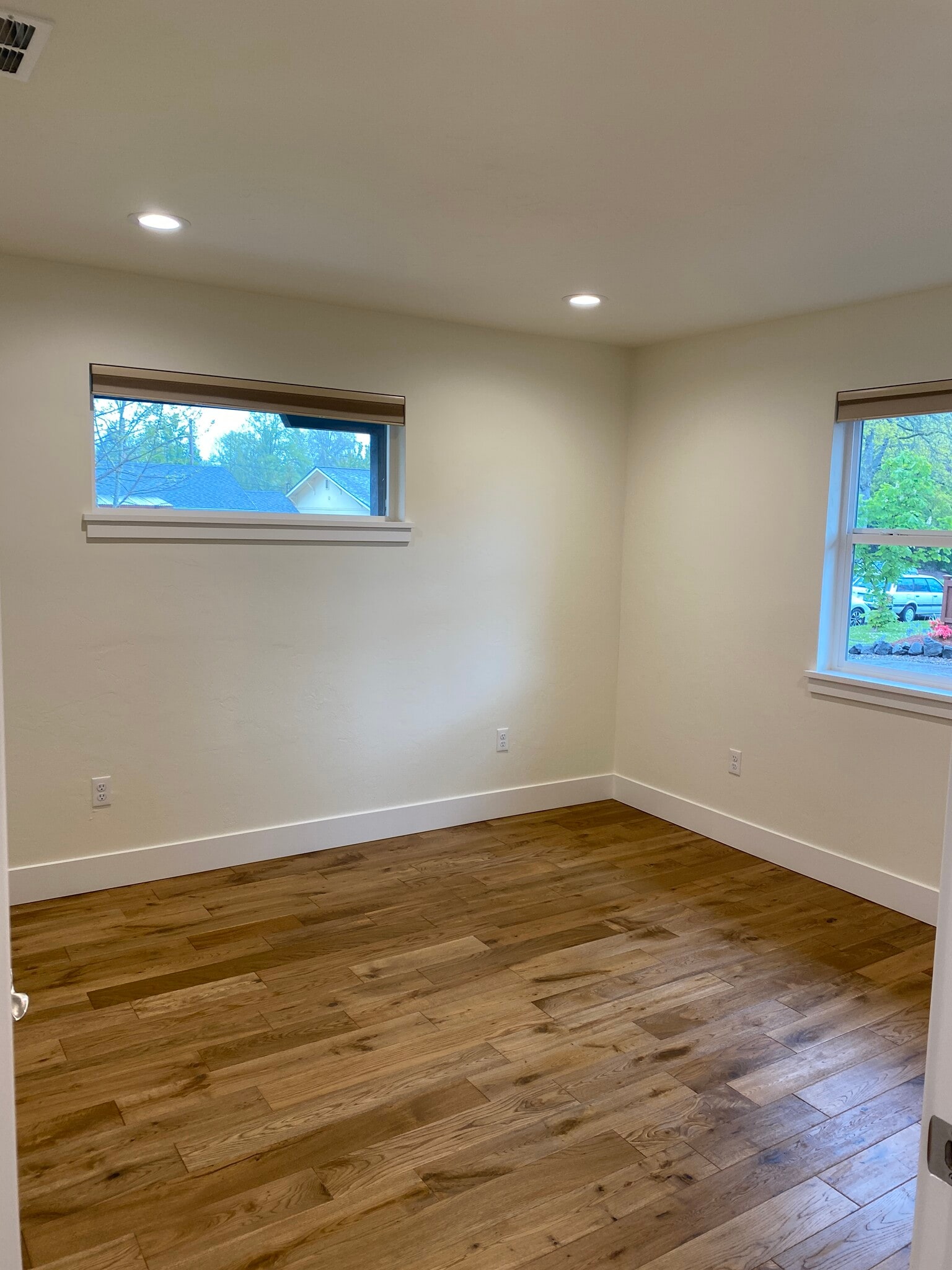 Building Photo - 710 E 22nd Ave