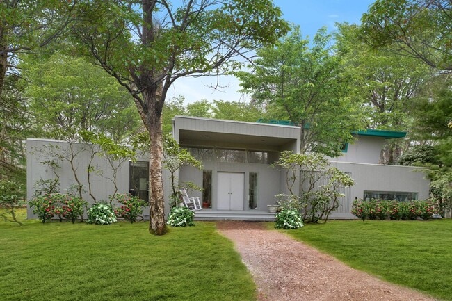 Primary Photo - 15 Fernwood Road