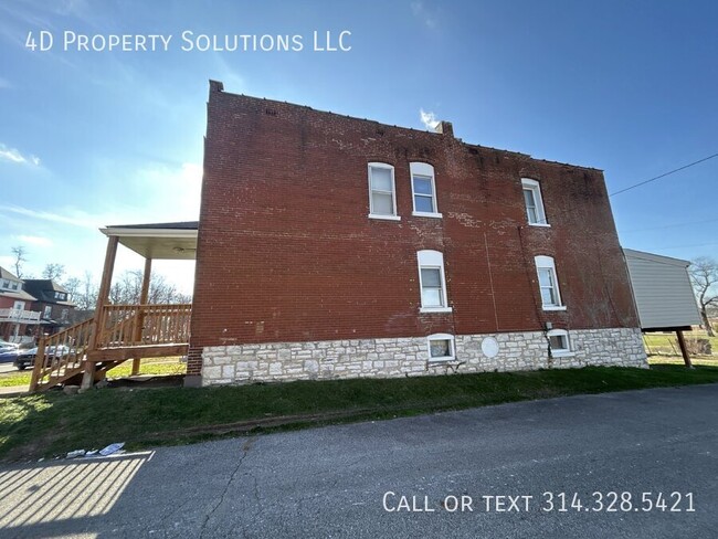 Building Photo - 953 Catalpa St