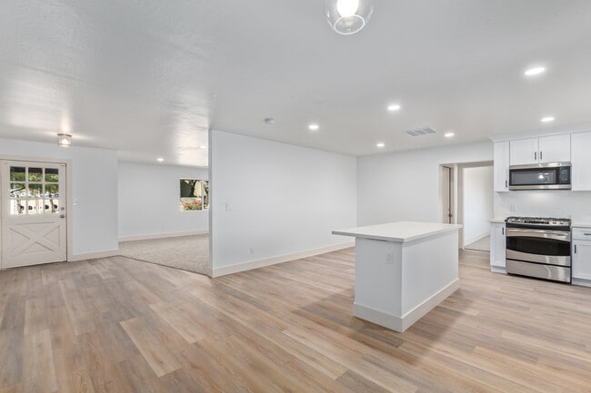 Building Photo - 1729 W Cortez St