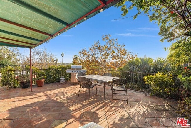 Building Photo - 212 3rd Ave