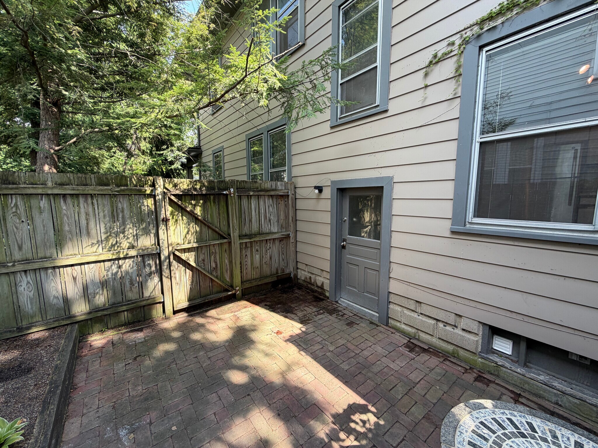 Building Photo - 789 Ebner St