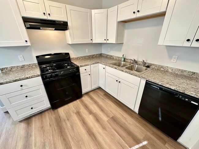 Building Photo - 2798 S Acoma St