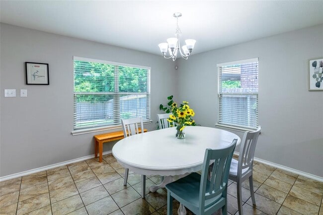 Building Photo - 904 Strickling Dr