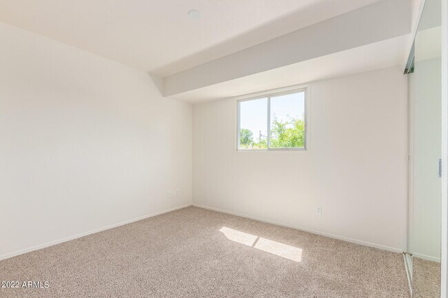 Building Photo - 8548 E McDonald Dr