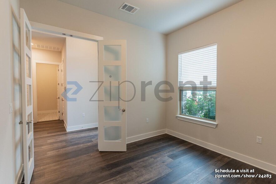 Building Photo - 340 Axis Lp