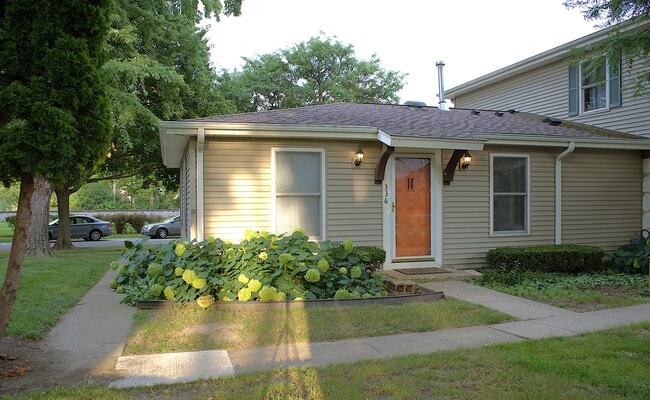Primary Photo - 336 Russet Way