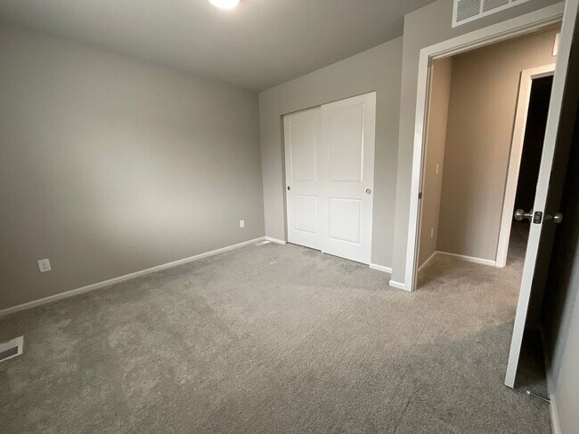 Building Photo - Beautiful 4 Bedroom, 2.5 Bath Home Availab...