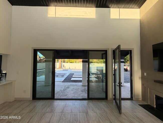 Building Photo - 7010 W Eugie Ave
