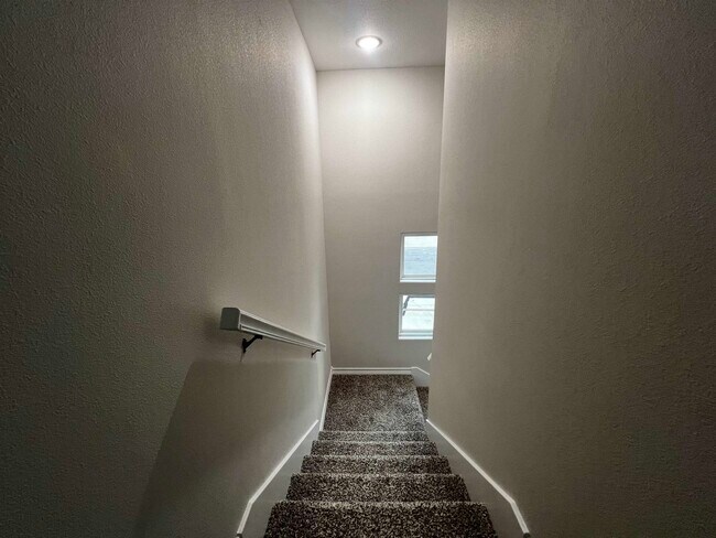 Building Photo - 5626 Encanto Dr