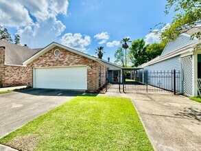 Building Photo - Prime Baton Rouge Location! 3BR Garden Home Across from Perkins Rowe