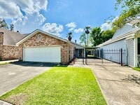 Building Photo - Prime Baton Rouge Location! 3BR Garden Home Across from Perkins Rowe