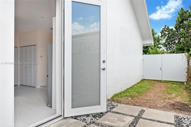Building Photo - 10421 SW 184th St