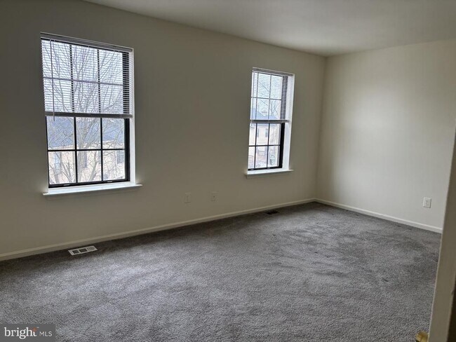 Building Photo - 2028 Yorktown N