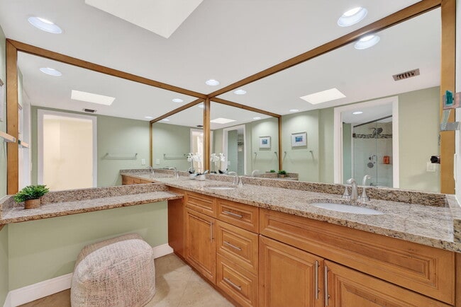 Building Photo - 3610 S Ocean Blvd