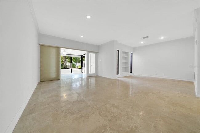 Building Photo - 8714 Cove Ct