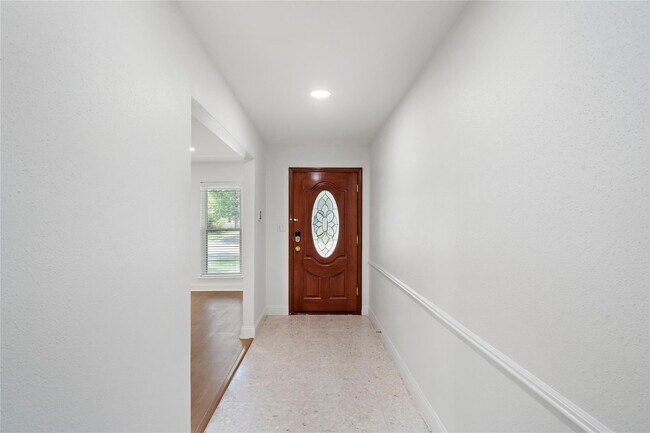 Building Photo - 6007 Claridge Dr