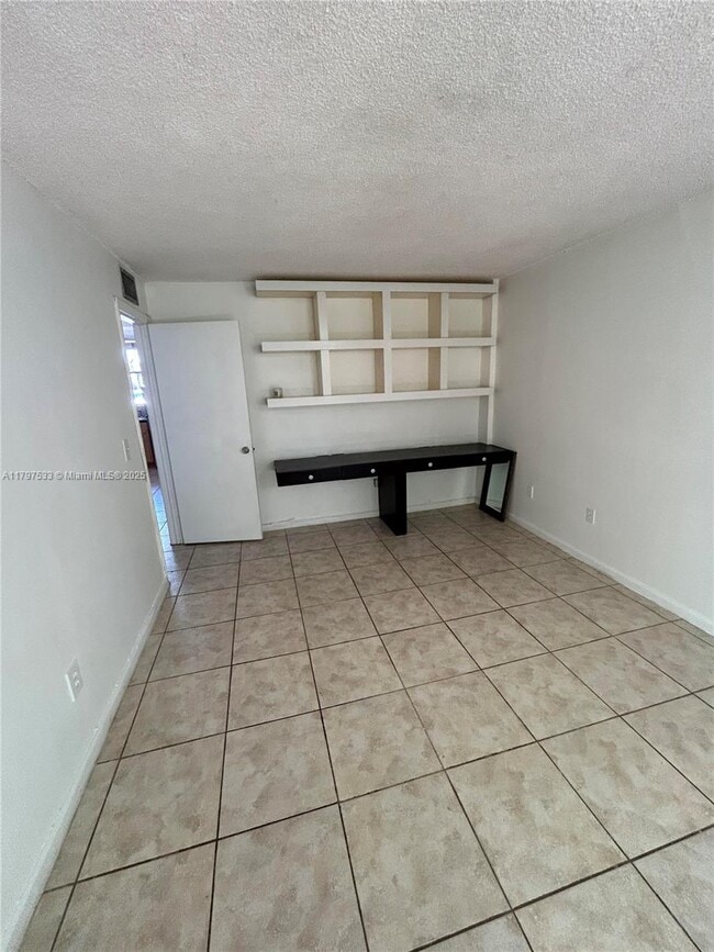 Building Photo - 1801 S Treasure Dr