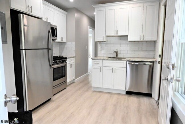 Building Photo - 37 Bloomfield Ave