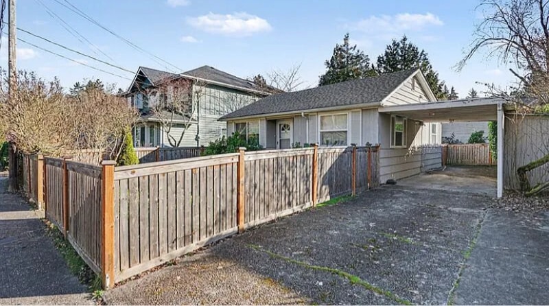 Building Photo - 316 32nd Ave E