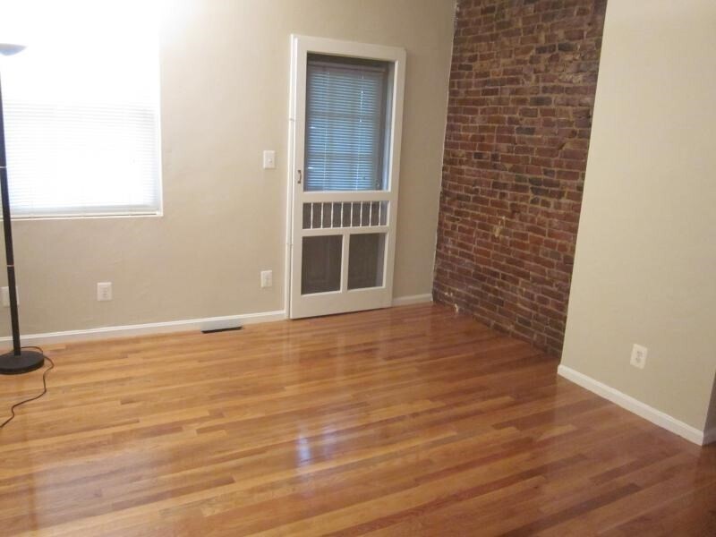 Building Photo - 202 W 9th St